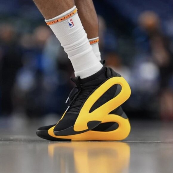 New MENS ADIDAS HARDEN VOL. 8 'BLACK YELLOW' Mens Sz 9.5M "SHIPS FAST" - Picture 1 of 8